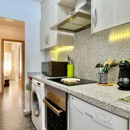 Papagayo Comodo, Bonito, Centrico